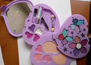 Retirado un juego de maquillaje para niños de Claire’s por contener amianto
