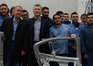 Economia argentina cai pela primeira vez em 14 meses