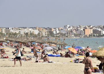 La llegada de turistas bate récord en mayo, pero el crecimiento se desinfla