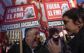 Manifestantes contra el FMI y el G-20 en Buenos Aires.