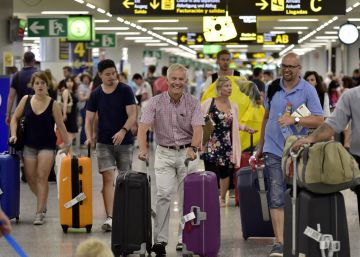 Los viajeros que usan el avión aumentan un 8% en junio
