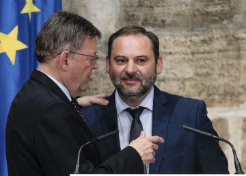 Ábalos advierte a los taxistas de que el Gobierno será “inflexible en garatizar la convivencia”