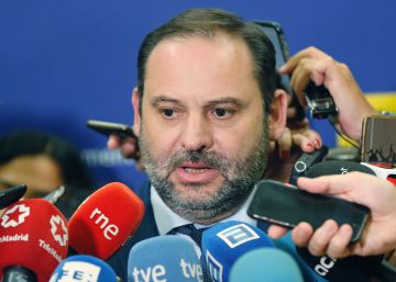 Fomento pondrá en marcha el registro de VTC en diciembre