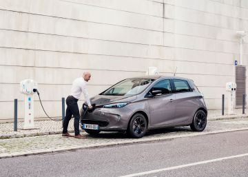 Anfac exige ayudas a la venta de coches eléctricos tras la caída de octubre