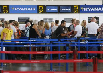 El aeropuerto de Alicante-Elche vive sin incidencias la huelga de pilotos de Ryanair