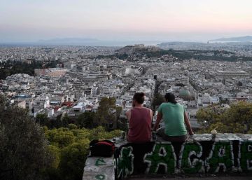 Bruselas da por cerrada la crisis en la eurozona con el fin del rescate griego