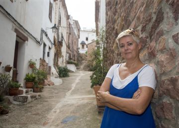 Amenazan a una guía turística aficionada con una multa de hasta
600.000 euros por enseñar su pueblo