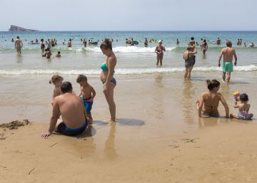 El sector turístico carga contra los impuestos que prepara el Gobierno en pleno frenazo del turismo