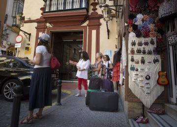 La llegada de turistas cae un 1,9% en agosto y el verano acaba sin récord por primera vez en siete años