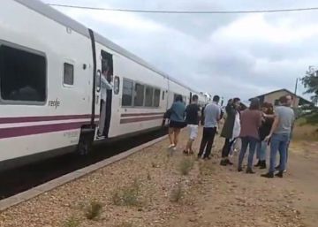 Renfe destituye a dos gerentes tras los nuevos incidentes del tren a Extremadura