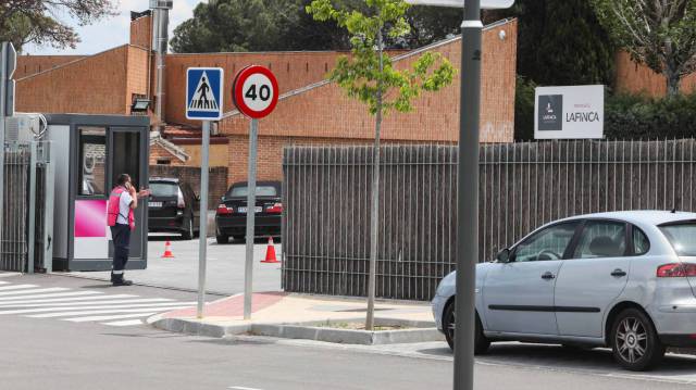 Entrada de la urbanización La Finca