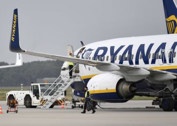 Si viajas con Ryanair, a partir de ahora tienes que pagar por la maleta de mano