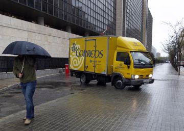Correos pacta con los sindicatos crear 11.200 empleos fijos y evita la huelga