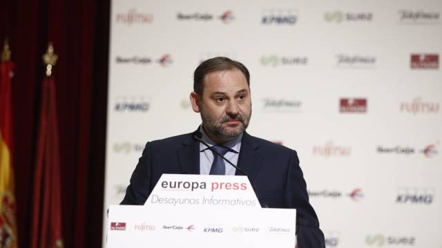 El ministro de Fomento, José Luis Ábalos, en los Desayunos de Europa Press.