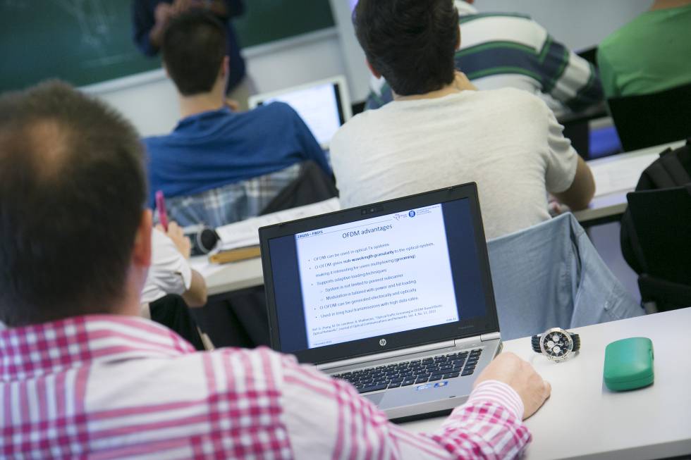 Clase en inglés en la UPC.