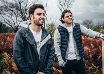 Emprendedores que venden relojes que plantan árboles Emprendedores que venden relojes que plantan árboles