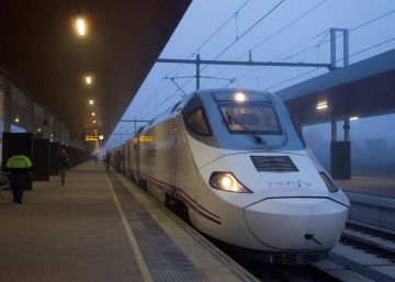 Renfe cobra 10 euros para optar a uno de los puestos de trabajo que ofrece