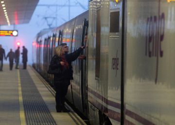 Los sindicatos convocan huelgas en Renfe y Adif en fechas clave de Navidad