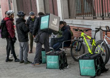 Aplazado hasta el 31 de mayo el primer juicio colectivo contra el modelo laboral de Deliveroo