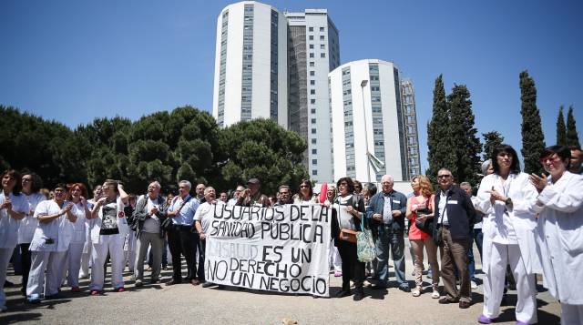 Protesta ante el Hospital de Bellvitge.