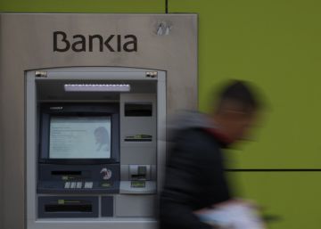 El volumen de operaciones con tarjeta triplica la retirada de efectivo