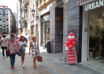 Las rebajas arrancan descafeinadas pero con previsiones de récord en contratación