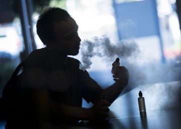 Los fumadores se pasan al cigarro electrónico