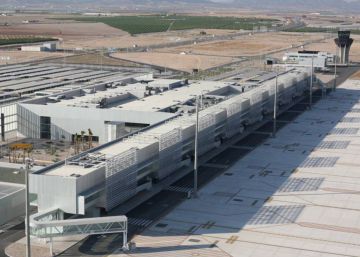 Arranca el aeropuerto ‘fantasma’ de Murcia tras 16 años de espera