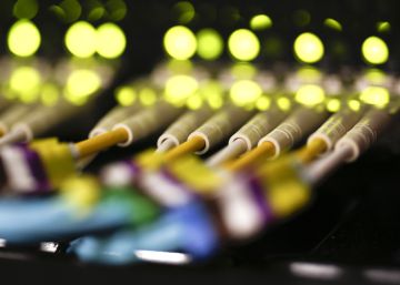 Competencia baja un 40% los precios mayoristas que otros operadores pagan a Telefónica por la red de fibra