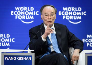 China despliega su potencia en Davos para promocionar su modelo de crecimiento