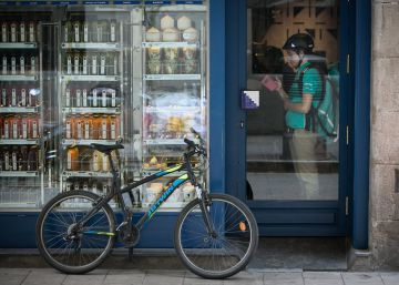 La bici de Deliveroo se topa con baches