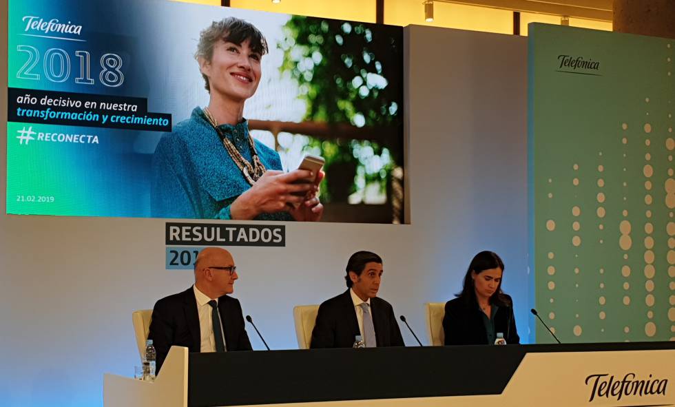 José María Álvarez-Pallete (centro), en la presentación de rresultados