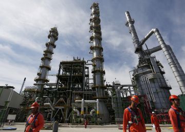 Pemex reduce a la mitad sus pérdidas en el último año