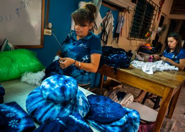 La mujer latina sigue a la cola del mercado laboral