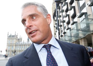 Andrea Orcel contrata un bufete para estudiar si demanda al Santander