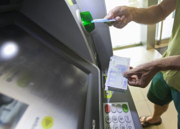 ¿Cómo puedes ahorrar al utilizar tu dinero y tu tarjeta en el extranjero?