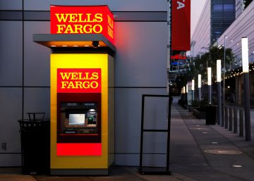 El consejero delegado de Well Fargo dimite bajo una intensa presión