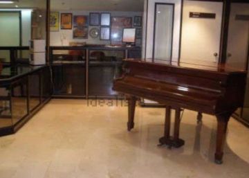 Se vende piso en Valencia con 20 habitaciones y 27 inmuebles más. Razón: RTVE