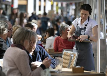 España crea casi 600.000 empleos en un año, la cifra más alta desde 2007, pero el paro sube el primer trimestre