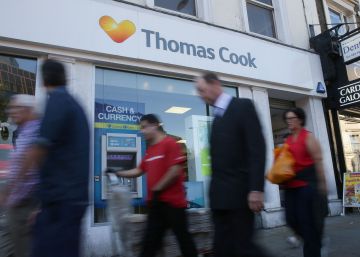 Thomas Cook, la empresa de turismo que no vio venir a Airbnb, al borde del precipicio