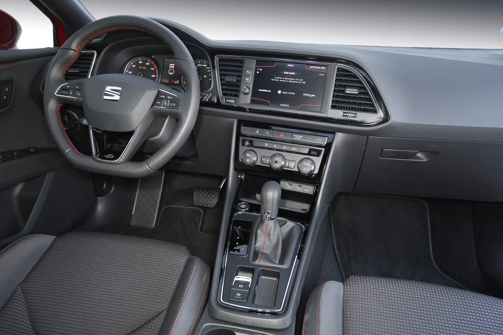 Interior del Seat León TGI.
