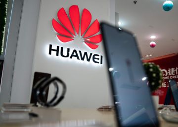 Los usuarios de Huawei en Madrid, escépticos: “No me preocupa mientras pueda llamar por teléfono”