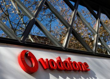 La CNMC expedienta a Orange, Vodafone y otras cinco operadoras por el “mal uso” de los teléfonos 902