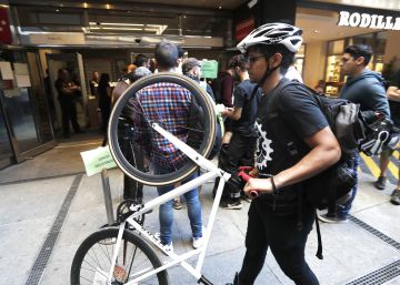 Macrojuicio contra Deliveroo: el Tribunal Superior de Madrid falla que los ‘riders’ son falsos autónomos Macrojuicio contra Deliveroo: el Tribunal Superior de Madrid falla que los ‘riders’ son falsos autónomos