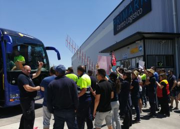 La plantilla del almacén que abastece a Primark en España inicia una huelga indefinida