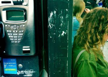 La guerra de las cabinas telefónicas: el Gobierno las protegió y la CNMC sugiere que se eliminen