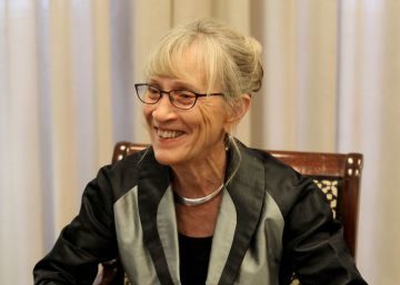 Homens devem se dedicar mais ao lar por igualdade salarial, diz professora de Harvard
