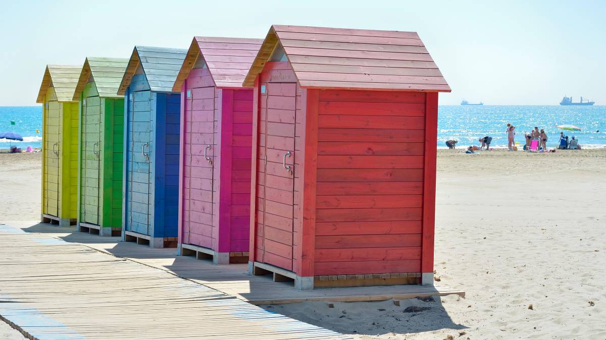 Vestidores en la playa de Castellón de la Plana (Valencia).