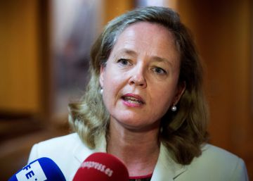 Calviño anuncia que el Gobierno elevará la previsión de crecimiento del PIB para este año