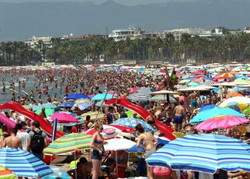 El ‘lobby’ turístico Exceltur prevé un buen verano pese al descenso del sol y playa
